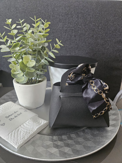 Elegantes Gastgeschenk – Mini-Handtasche mit Schleifenakzent